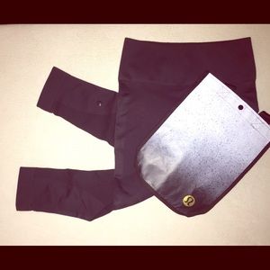 Lululemon🍋Zone In Crop, size 8, Black, Never Worn