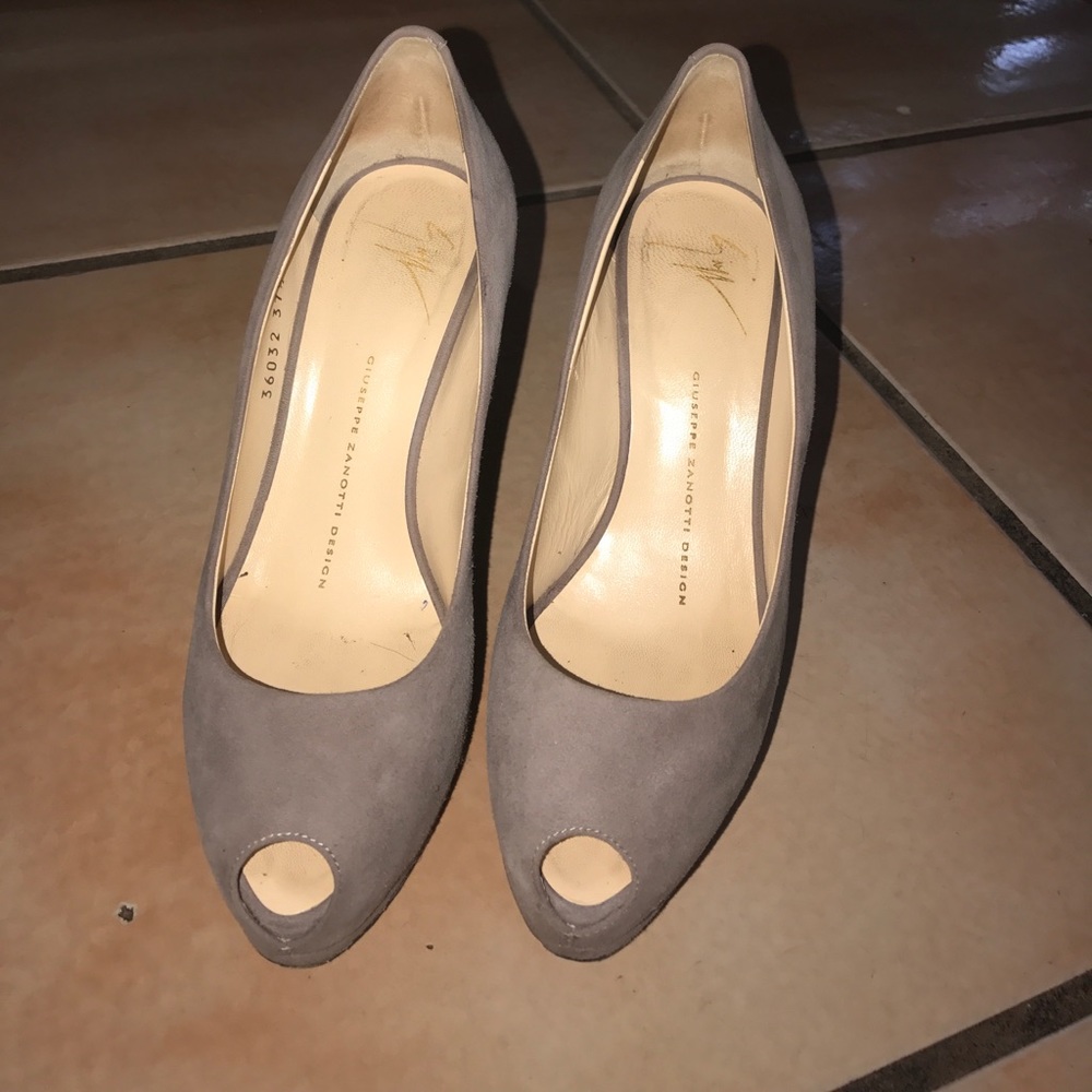 Giuseppe Zanotti Peep toe pumps