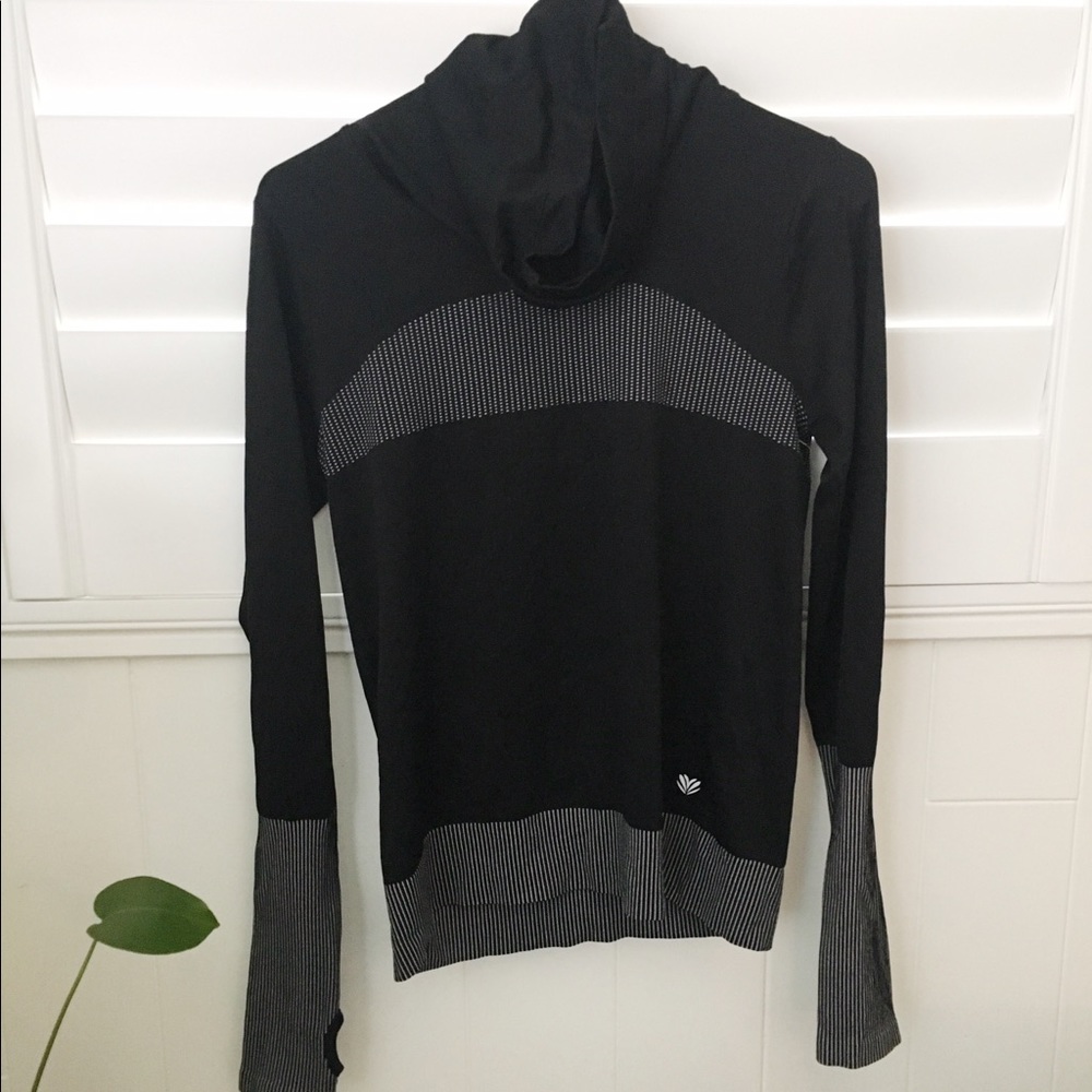 athletic pullover long sleeve