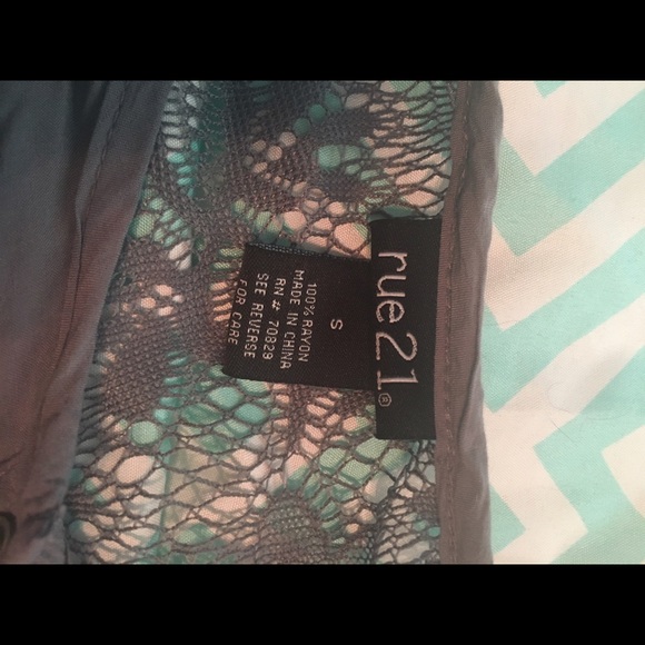 Small Rue 21 Shirt - Picture 3 of 3