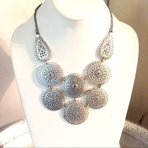 Stella & Dot NWOT Medina Bib Necklace