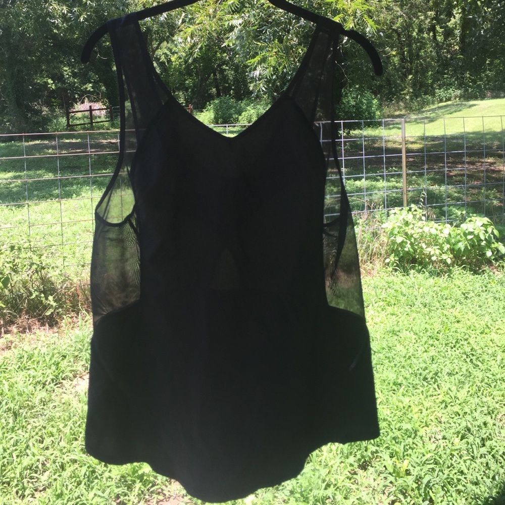 Luluemon athletica work out top black mesh 10