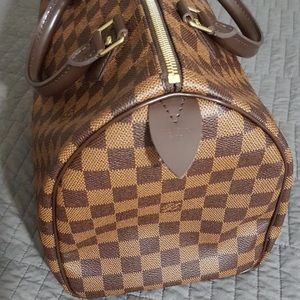 LV brown shade handbag comes with lock & keys