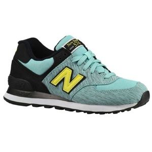 New Balance tennis shoes