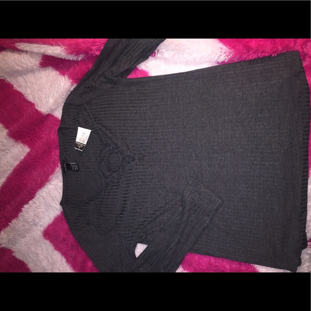 Long Sleeve with lace-up front