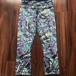 Lululemon Run Inspire Crop size 6