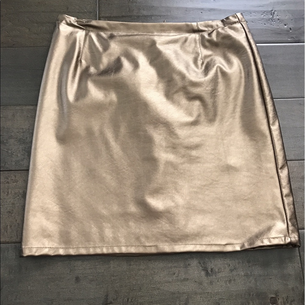 Daniel Cremieux bronze (faux) leather mini skirt