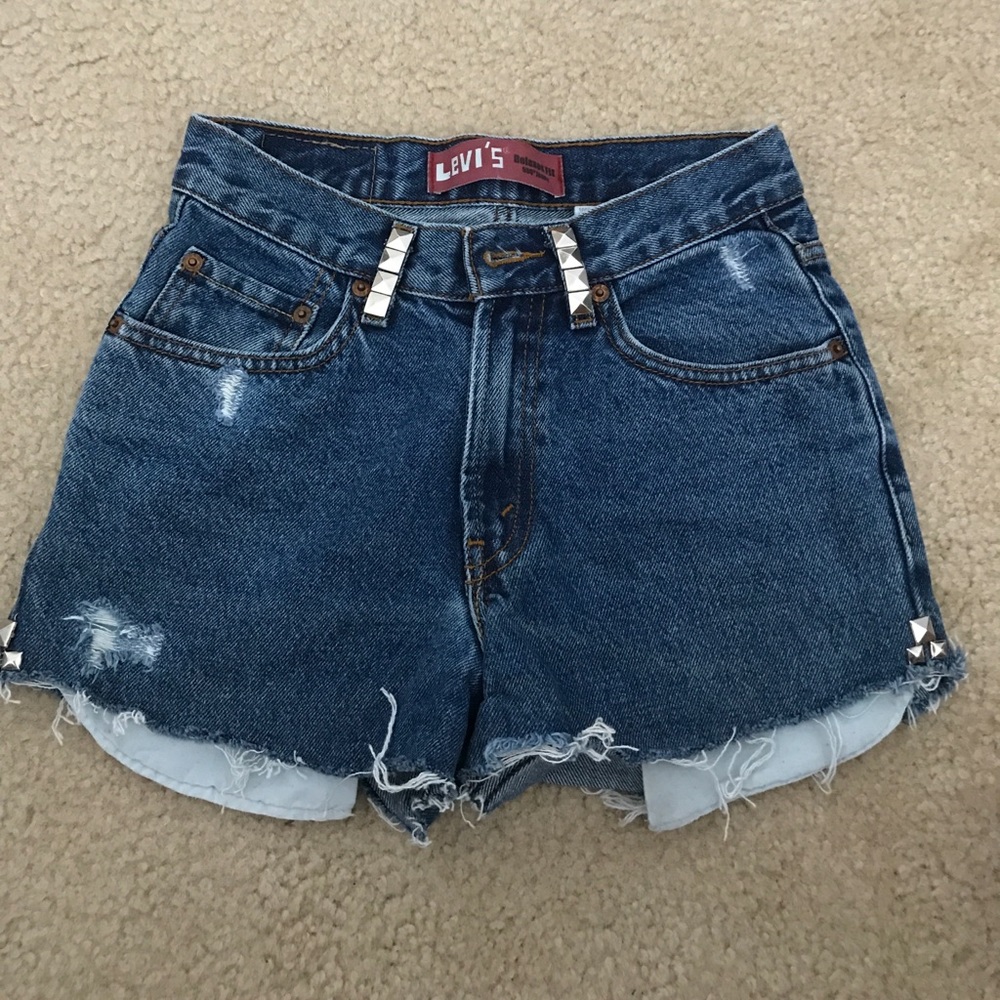 Cut Off Levi Shorts