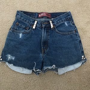 Cut Off Levi Shorts