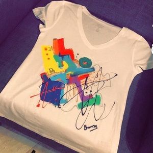 T-shirt in white color with abstract art