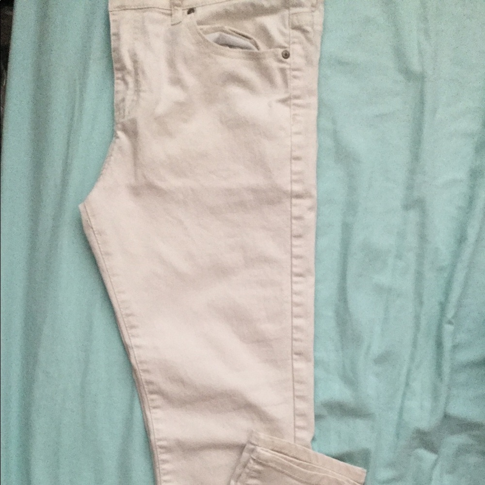 White skinny jean