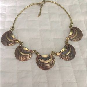 🌙 Scalloped brass necklace