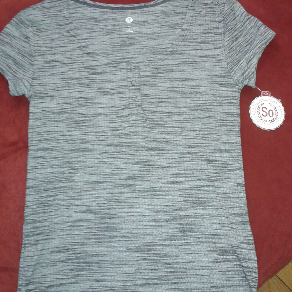 Light & Soft Snap Detail Top**NWT**
