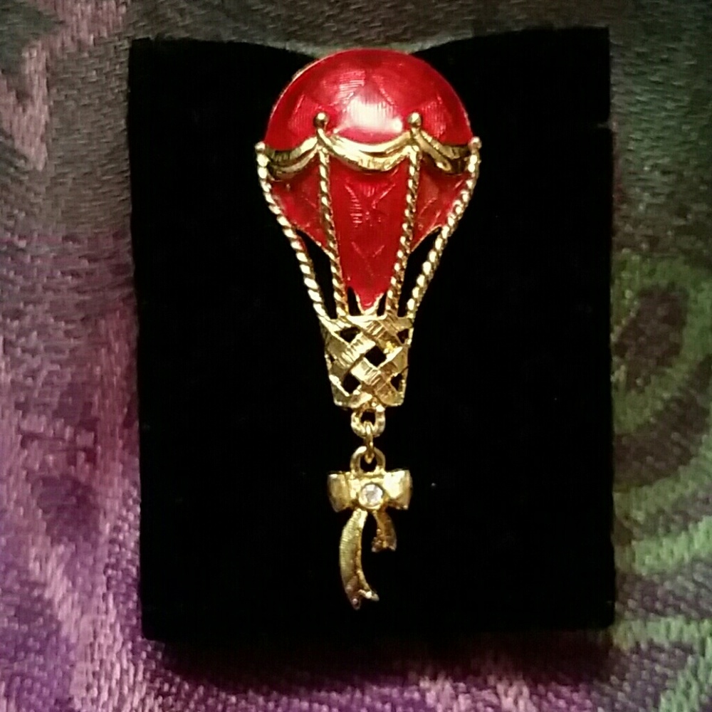 Vintage Avon Winds of Charm pin NWOT