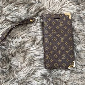 LV wristlet