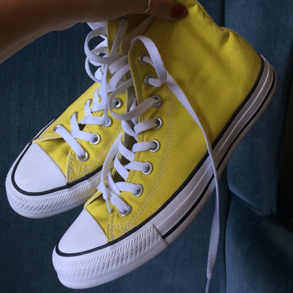 YELLOW 💛⭐✨🌟CONVERSE