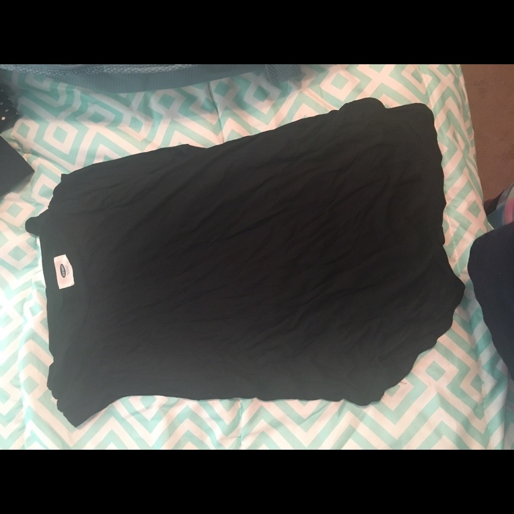 Black old navy small tee shirt