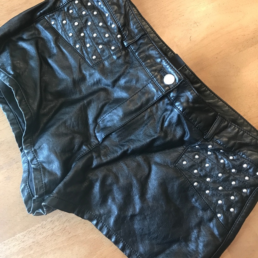 « Forever 21 Black Leather Shorts »