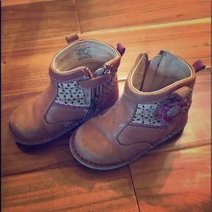 Tan boots w purple flower detail