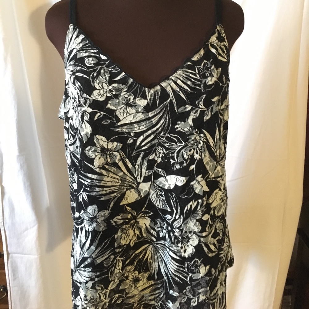 Avenue Black & cream/white floral print camisole