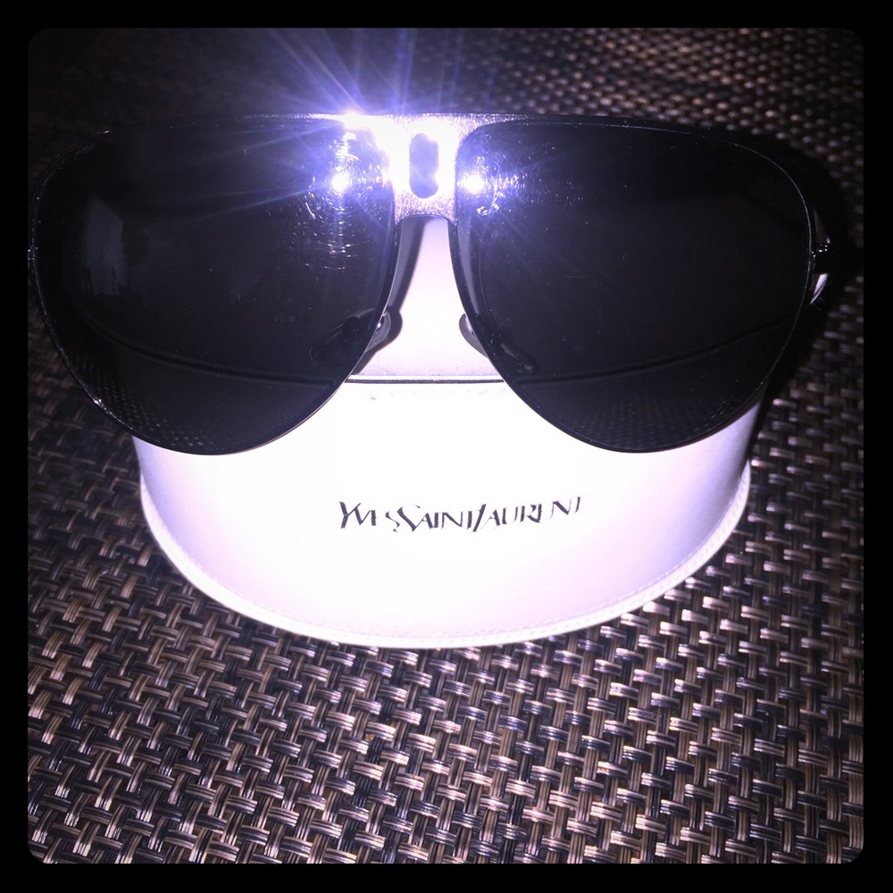 Sunglasses aviator style oversized, used condition