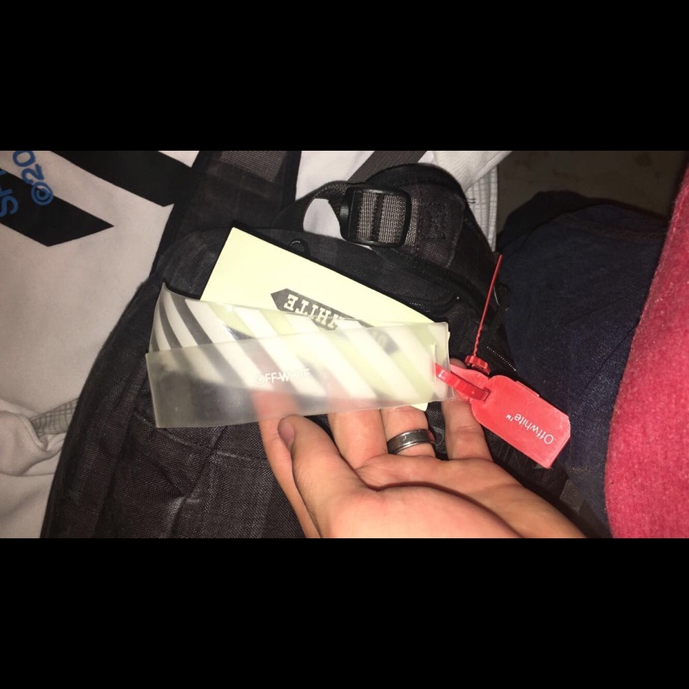 Off white hoodie size Large - Picture 4 of 5