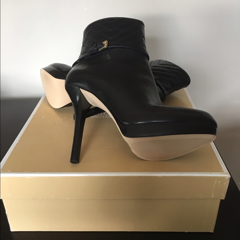Michael Kors Avery Bootie Women Black Bootie, 8.5M