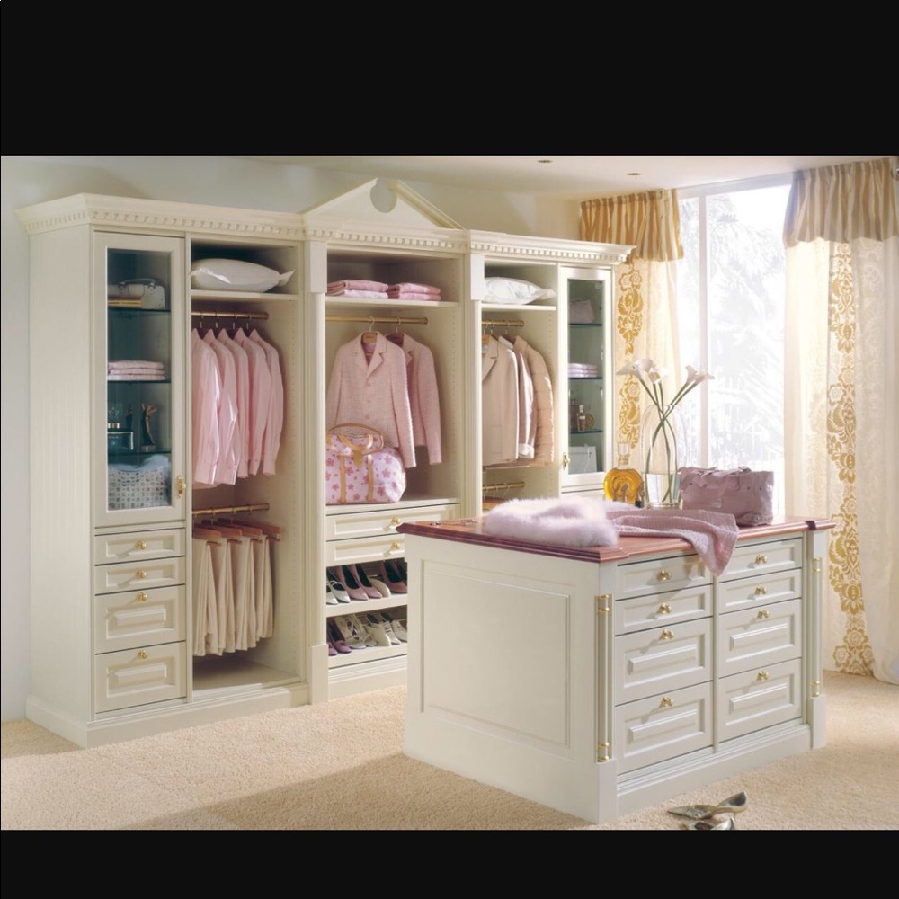 Meet your Posher, LEAH