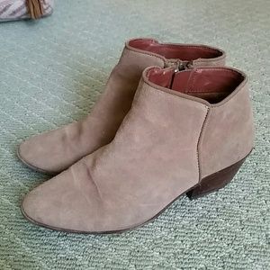 Apri Geronimo suede booties size 8