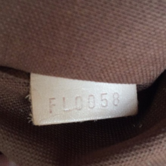 ***SOLD***Louis Vuitton Lockit Brown Tote Bag - Picture 3 of 8