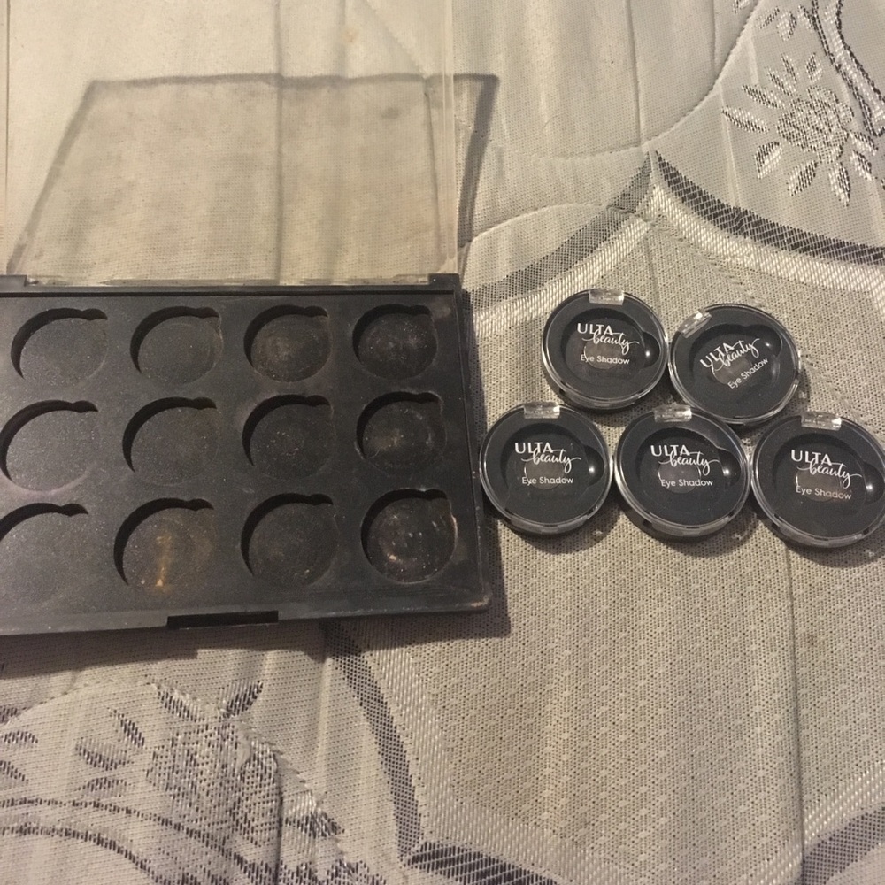 magnetic eyeshadow palettes.