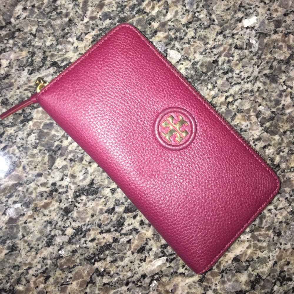 Tory Burch zip around wallet