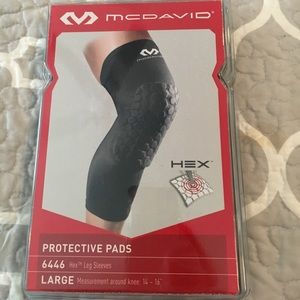 New in package.  McDavid Compression knee pads