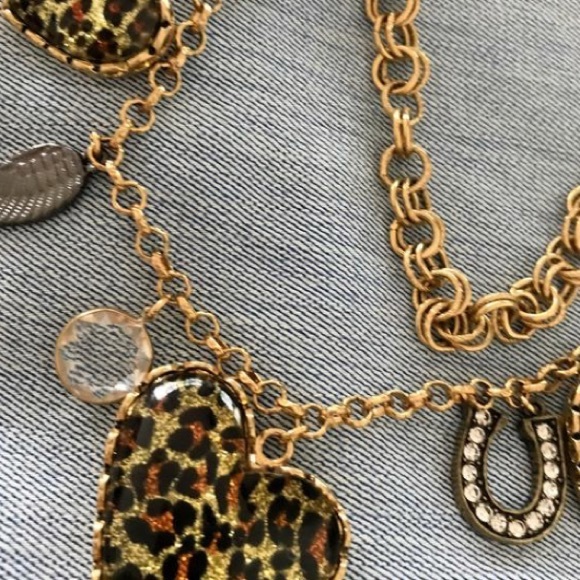 SOLD 🌺 Betsey Johnson necklace - Picture 3 of 3