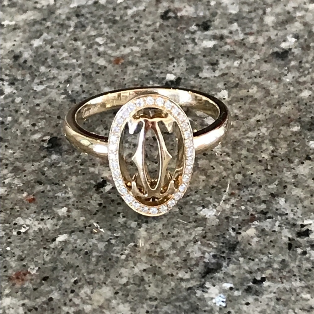 Meet your Posher, Lora