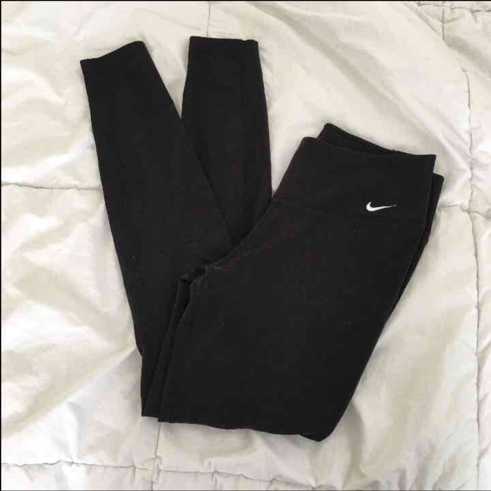 NIKE LEGGINGS 🔴SOLD🔴