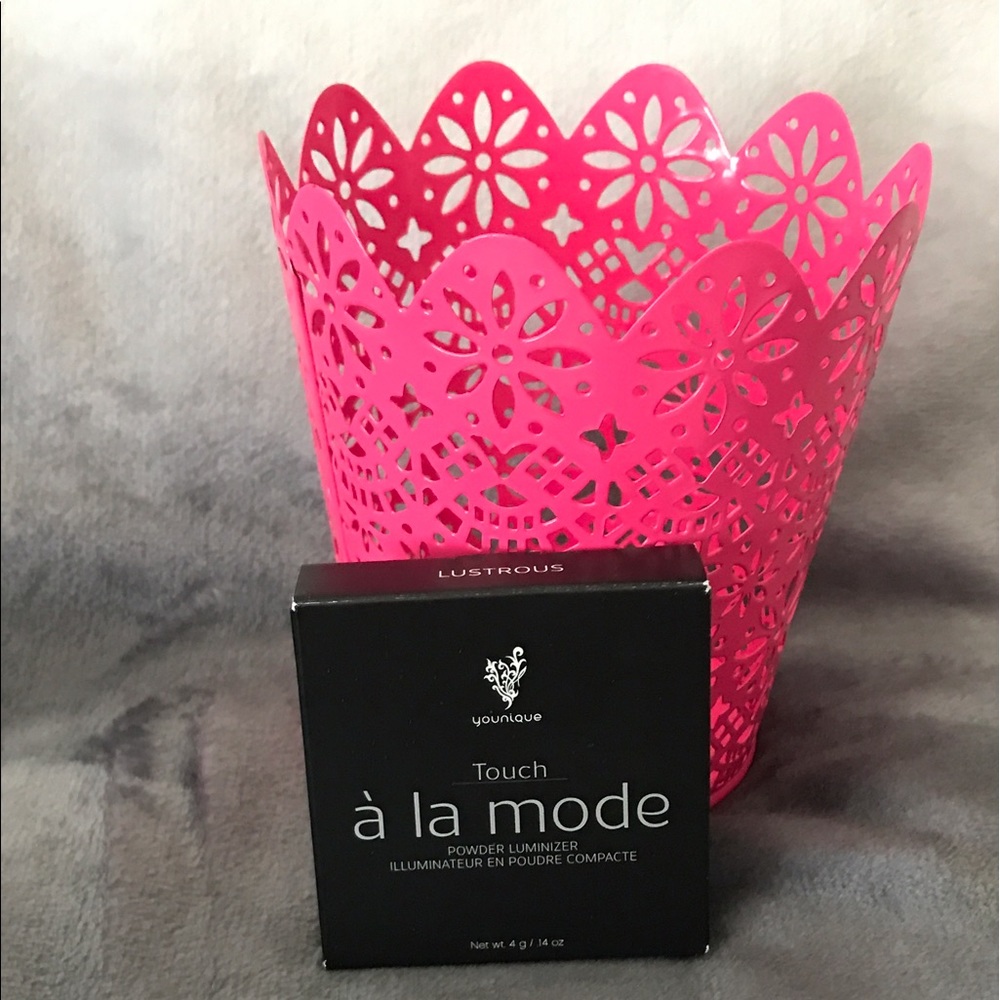 NIB Touch à la mode Luminizer in  Lustrous