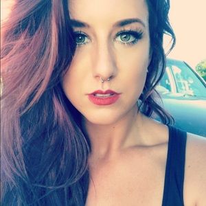 Meet your Posher, Alexandra