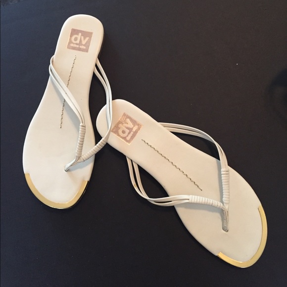 Dolce Vita Shoes - Dolce Vita white leather thong sandals size 8