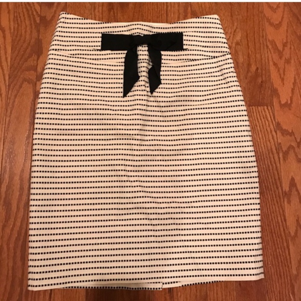 Forever 21 pencil skirt bow black and cream