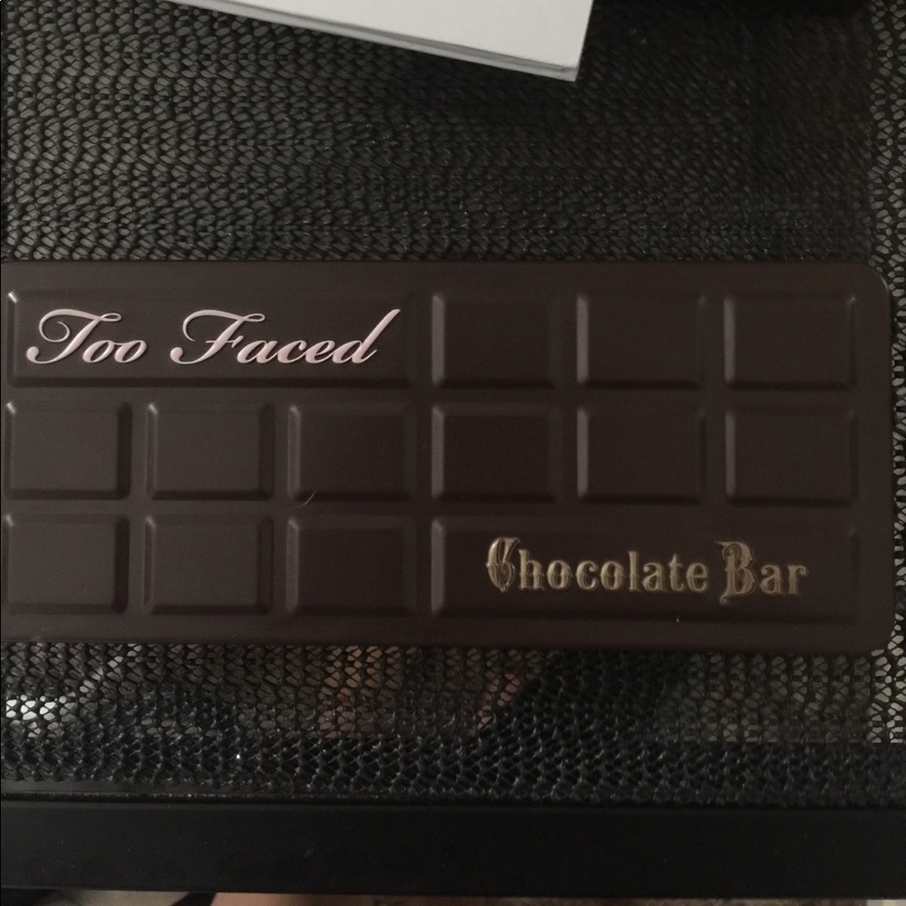 Too faced chocolate bar