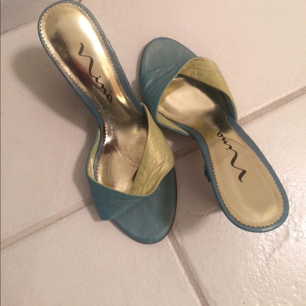 Previously owned. Line and light blue color