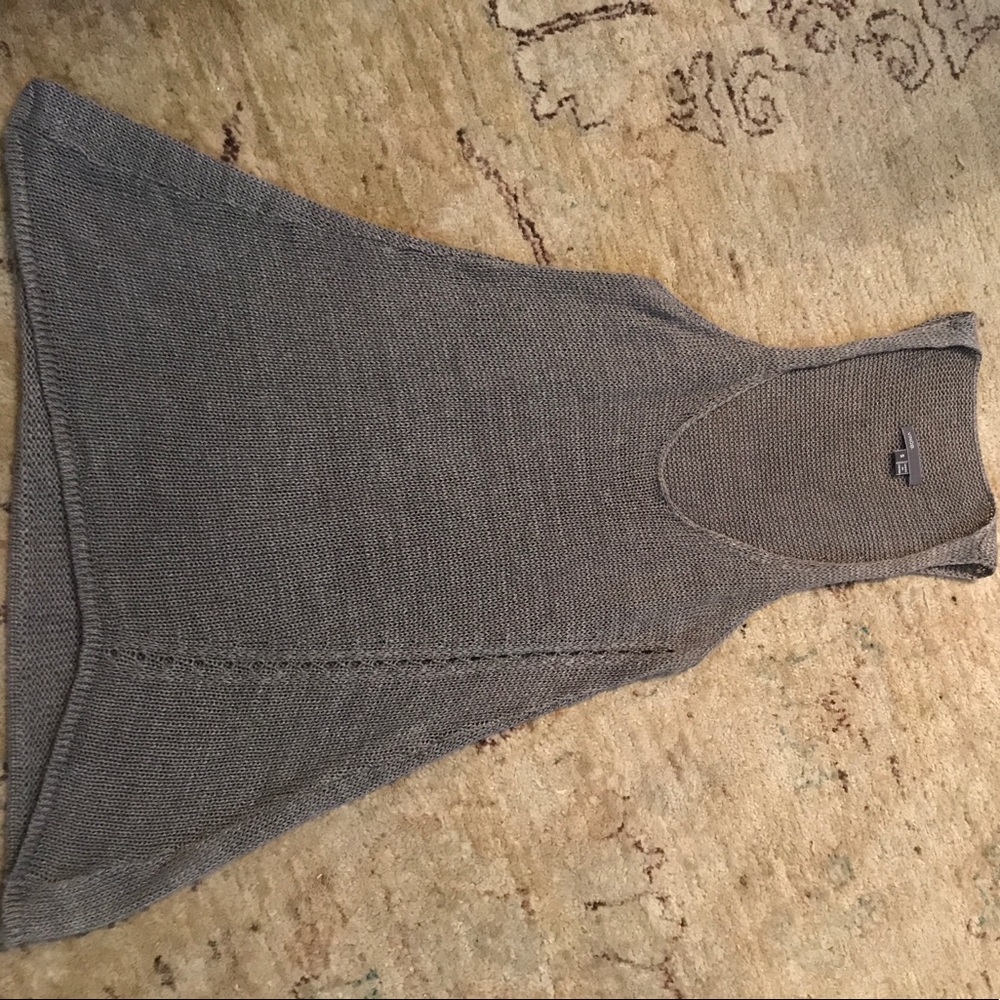 Perfect summer Vince linen sweater tank.