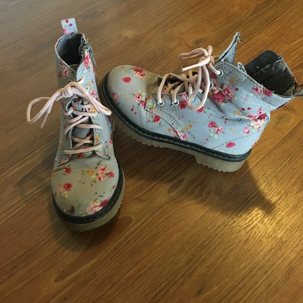Toddler girls size 10/11 floral print boots