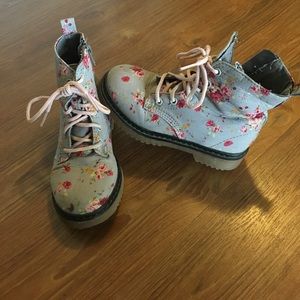 Toddler girls size 10/11 floral print boots