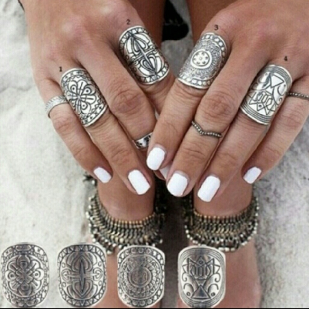 Elegant Totem
BOHO Rings set of 4
