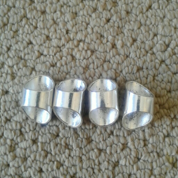 Elegant Totem
BOHO Rings set of 4 - Picture 7 of 8