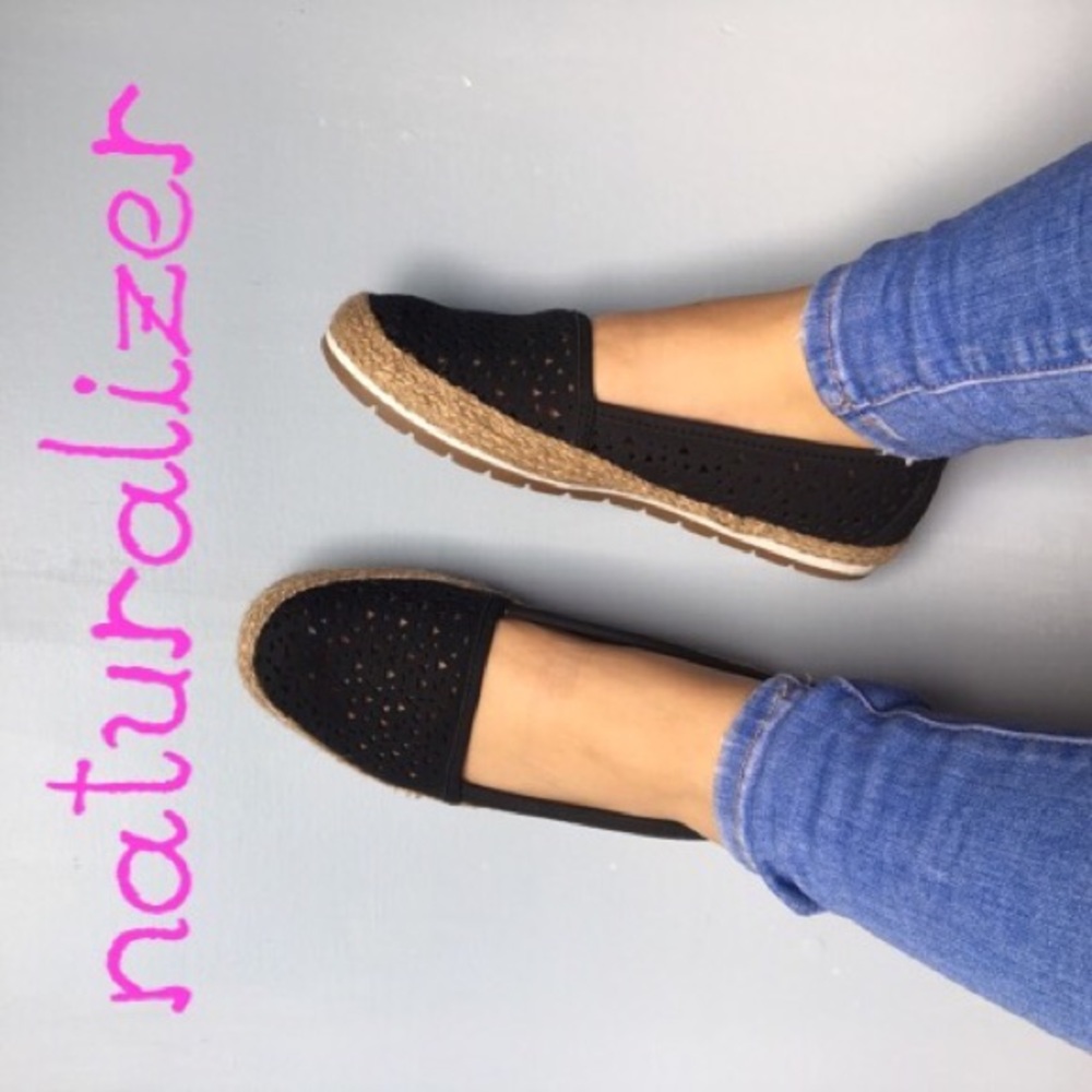 Naturalizer black beachy cut out flats