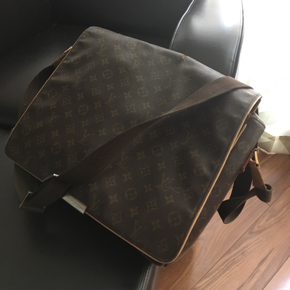 Vintage ( 1994) Louis Vuitton Messenger  Bag .