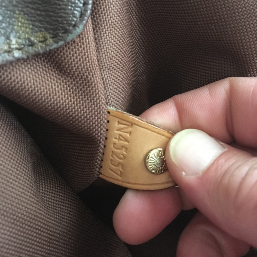 Vintage ( 1994) Louis Vuitton Messenger  Bag . - Picture 5 of 5